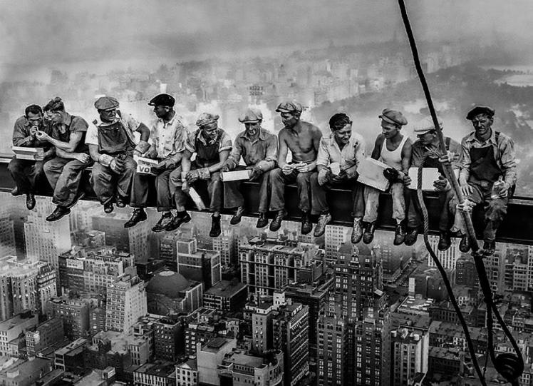 Lunch atop a skyscraper 1932 - Charles C. Ebbets